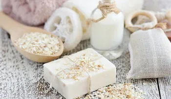 La avena es deliciosa para comer y también puede usarla como bolsas para la piel 