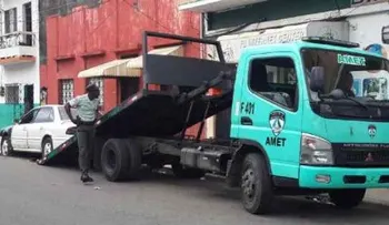 Amet retira chatarras de calles y aceras