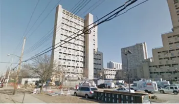 Tragedia en Nueva York: una mujer y su bebé caen en el hueco de un elevador; la recién nacida murió