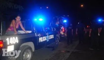 Cierran bares en Bonao por presencia menores, armas y presuntas drogas.