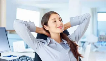 Meditar en la oficina ayuda a combatir el estrés