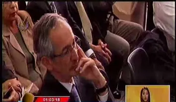 Álvaro Colom sale de prisión