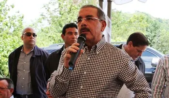 Danilo Medina se reúne con colonos azucareros en primera visita sorpresa de nuevo mandato