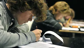 España mejora levemente en la prueba PISA gracias al descenso de la media del OCDE