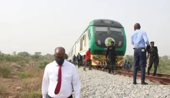 Pistoleros atacan una estación de tren y secuestran a 31 viajeros en Nigeria