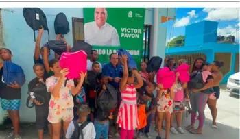 Pavón entrega útiles escolares y critica al Gobierno por falta de cupos