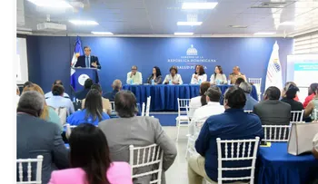 Víctor Atallah impulsa mejoras para médicos residentes