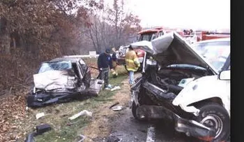 Dos muertos y 16 heridos durante choque