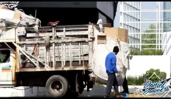 "Nada es lo que parece", rechaza "enamorado" por ser trabajador de limpieza y se lleva una sorpresa (VIDEO)