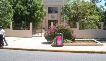 Anciano atropella dos rasos de la PN