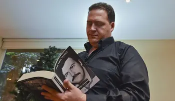 Hijo de Pablo Escobar: Mi padre se suicidó (Video)