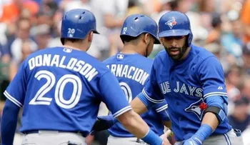 Bautista conectó jonrón 17 del año y Álex ligó el 670