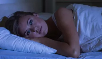 Por qué es necesario que empieces a dormir totalmente a oscuras