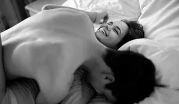 Tener relaciones antes de dormir podría curar el insomnio