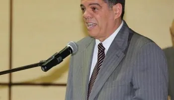 Gobierno defiende normas construcción de escuelas y anuncia reparación 300 planteles