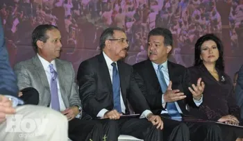 CP del PLD inicia reunión; grupos protestan reclaman sanción contra la corrupción