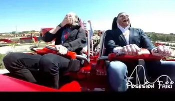 Fue "obligado" a tragarse una paloma en el estreno de una montaña rusa