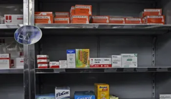 Farmacias luchan por mantenerse ante 80% de escasez de medicamentos 