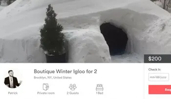 Construye un iglú en su jardín y lo alquila en Airbnb por 200 dólares