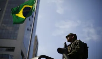 Brasil refuerza vigilancia militar en Copacabana y centro de Río