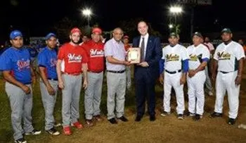Dedican torneo de softbol al ministro de Industria y Comercio por su gran respaldo al deporte