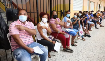 Presidente Abinader destaca la afluencia de personas a vacunarse