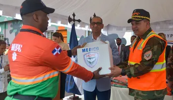 Ministerio de Obras Públicas entrega talleres móviles, vehículos y avituallamiento a personal de la COMIPOL