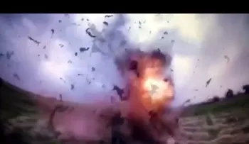 IMAGENES MUY FUERTES: Un yihadista del EI se inmola junto a tres policías (18+) (VIDEO)