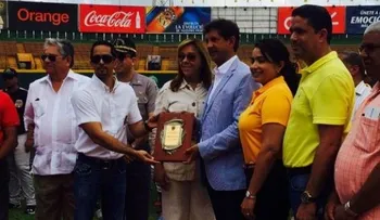 Reconocen al empresario Manuel Estrella en inauguración Torneo RBI Pequeñas Ligas