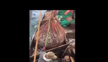 Estos pescadores rusos se llevaron la sorpresa de sus vidas