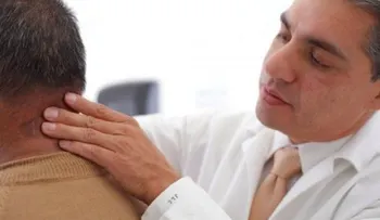 Cuidar la piel del sol te protege del melanoma