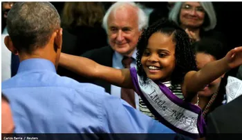 Foto viral: Compara la cara de esta niña al ver a Obama y a Trump