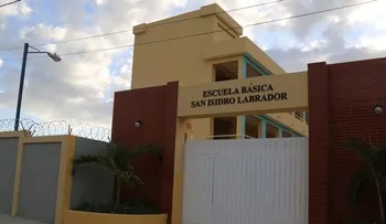 Presidente inaugura escuela en San Isidro