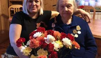Bloguera rusa de 97 años recauda dinero para médicos muertos por COVID-19