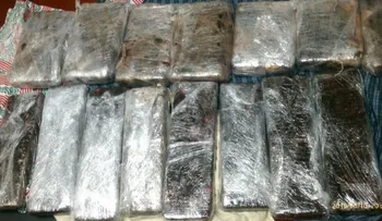 Apresan empleado línea aérea con 21 paquetes de droga 