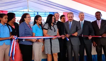 Medina inaugura dos centros educativos