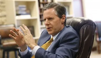 Presidente de universidad cristiana insta a estudiantes y personal a armarse