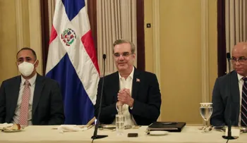 Presidente Abinader se reúne con dueños de compañías de cables del país