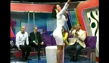 Iván Ruiz y los invitados del Show Del Medio Día, impactados al ver el cuerpo de Mabel Saltando 