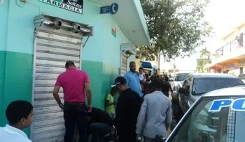 Decomisan medicinas y leches adulteradas y vencidas en farmacias de Los Mina
