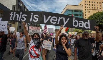 8,000 marchan contra Trump en Los Ángeles