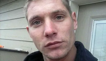 Le robó, se enamoró de ella y la agregó a Facebook