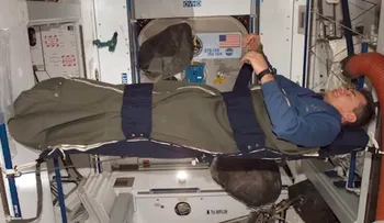 El problema de los astronautas para dormir en el espacio: un nuevo amanecer cada 90 minutos