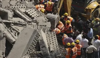 Al menos 6 muertos al derrumbarse un edificio en India