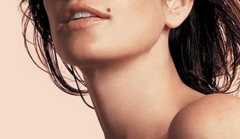 Que significa un lunar cerca del labio? 