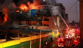 Incendio en zona comercial de Lima deja al menos 15 heridos: hay personas atrapadas