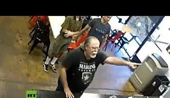 Cliente en EEUU arremete contra empleados por una frase del menú "en mexicano"