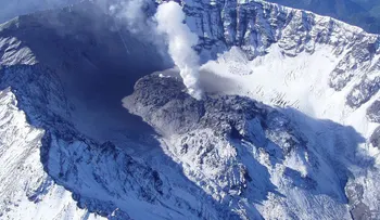El monte Santa Helena hace retumbar la tierra cientos de veces, ¿está cerca de una erupción?