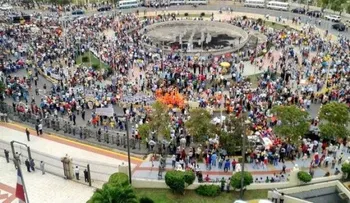 Miles se concentran frente al Congreso a favor de la reelección  