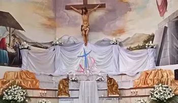 Sacerdote muere en Guayaquil al caerle encima una cruz de madera durante una misa